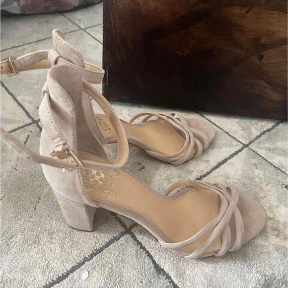 Vince Camuto Heels - Picture 4 of 5